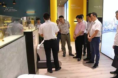 臺州政協秘書長李昌道攜政協蕪湖市委員會秘書長李祎茂一同參觀視察西馬工廠